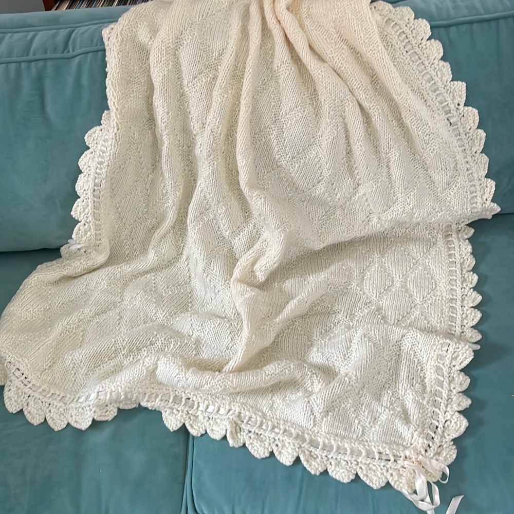 Handmade diamond knit baby blanket EUC